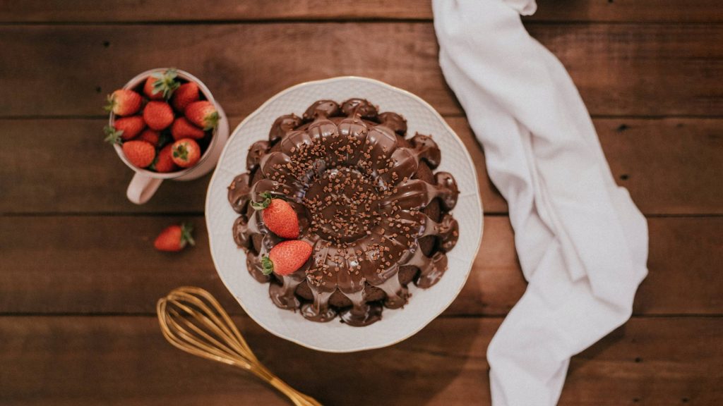 ciasto czekoladowe z truskawkami